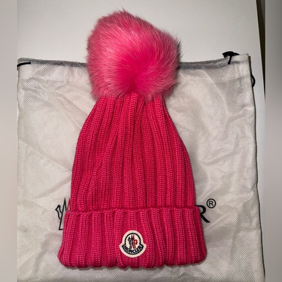 Moncler Accessories - Moncler
Women's Blue Fox Fur Pom-pom Ribbed Wool Beanie